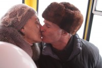"Маршрутка любви" возила кременчужан за поцелуй (ФОТО, ВИДЕО)