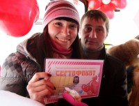 "Маршрутка любви" возила кременчужан за поцелуй (ФОТО, ВИДЕО)