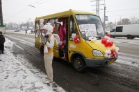 "Маршрутка любви" возила кременчужан за поцелуй (ФОТО, ВИДЕО)