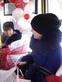 "Маршрутка любви" возила кременчужан за поцелуй (ФОТО, ВИДЕО)