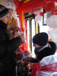 "Маршрутка любви" возила кременчужан за поцелуй (ФОТО, ВИДЕО)