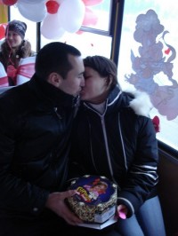 "Маршрутка любви" возила кременчужан за поцелуй (ФОТО, ВИДЕО)