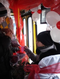 "Маршрутка любви" возила кременчужан за поцелуй (ФОТО, ВИДЕО)