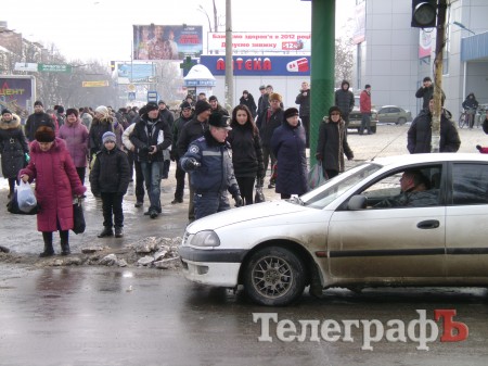Янукович в Кременчуге: Мост перекрывают дважды