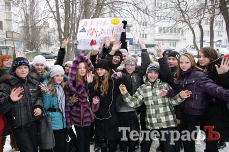 Кременчугские школьники вышли на улицы, чтобы проявить доброту (ФОТО)