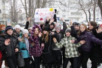 Кременчугские школьники вышли на улицы, чтобы проявить доброту (ФОТО)