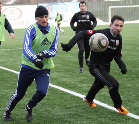 ФУТБОЛ.  Контрольный матч. «Кремень» - «Горняк-Спорт» 2:0.