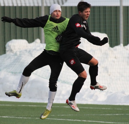 ФУТБОЛ.  Контрольный матч. «Кремень» - «Горняк-Спорт» 2:0.