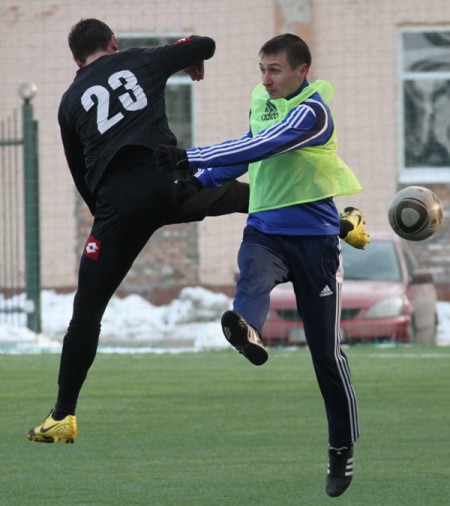 ФУТБОЛ.  Контрольный матч. «Кремень» - «Горняк-Спорт» 2:0.
