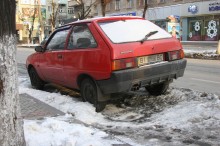 Мэрия просит кременчужан убрать с дорог снежные «памятники» (ФОТО)