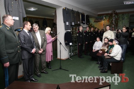 В Кременчугской городской художественной галерее открылась выставка «Небо войны» (ФОТО)