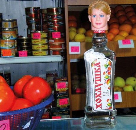В Москве появилась водка "Хохлушка" с изображением Тимошенко