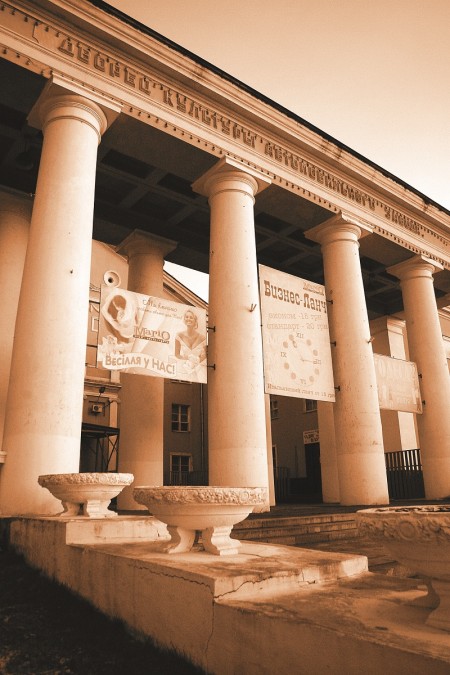 Про кременчуцький Троїцький театр у Всесвітній день театру