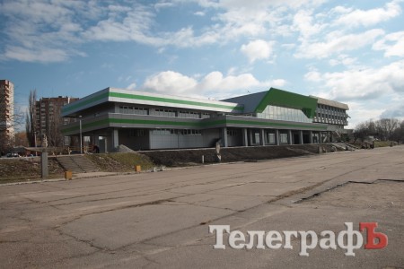 Кременчугские чиновники сменили ручки и компьютеры на грабли и лопаты (ФОТО, ВИДЕО)