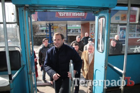 Мэр Бабаев с заместителями покатались на троллейбусе (ФОТО, ВИДЕО)