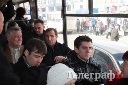 Мэр Бабаев с заместителями покатались на троллейбусе (ФОТО, ВИДЕО)