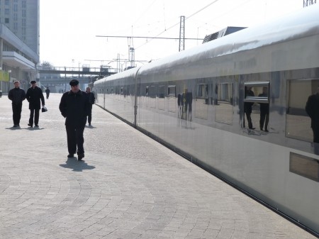 Скоростной состав производства Крюковского вагоностроительного завода сегодня отправился в первый рейс