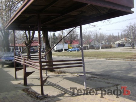 Остановки в Кременчуге скоро развалятся (ФОТО)