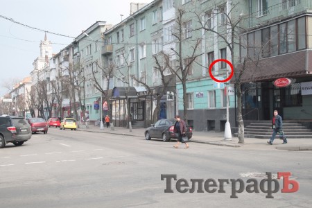 В центре Кременчуга убрали часть знаков «остановка запрещена» (ФОТО)