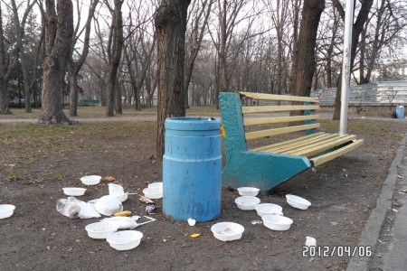 Как убирали в Кременчуге: субботник кончился, тарелки остались (ФОТО)