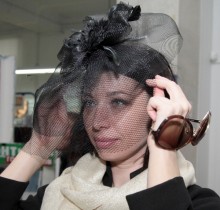 Похоже, в этом сезоне модно все, что можно надеть на голову