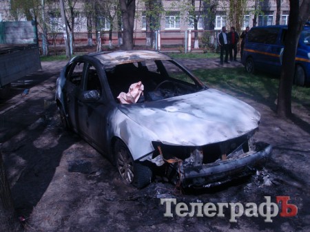 В Кременчуге ночью подожгли машины главреда «Вестника Кременчуга» и директора одного из коммунальных предприятий (ФОТО, ВИДЕО)