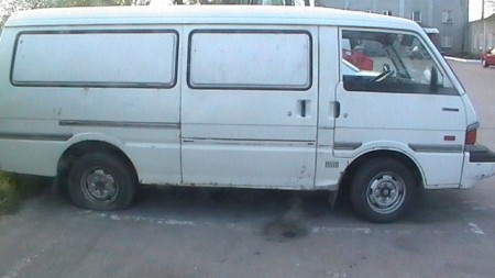 В Кременчуге инспектора ГАИ стреляли по колесам микроавтобуса, чтобы его остановить (ФОТО)