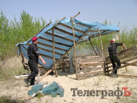 На острове Зелёный сносят последние постройки для отдыха (ФОТО)
