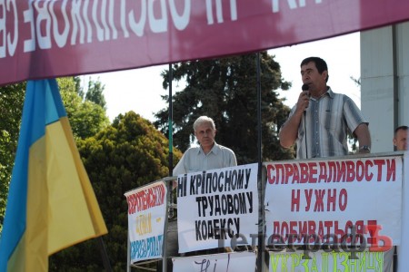 Коммунисты - за мораторий на поднятие цен и тарифов, «Свобода» - за снятие депутатской неприкосновенности. Вместе — против власти! (ФОТО, ВИДЕО)