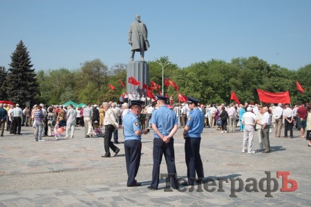 Коммунисты - за мораторий на поднятие цен и тарифов, «Свобода» - за снятие депутатской неприкосновенности. Вместе — против власти! (ФОТО, ВИДЕО)