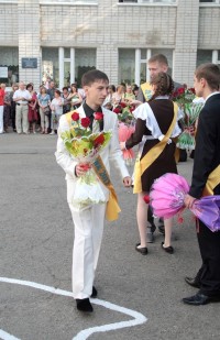 Сегодня у одиннадцатиклассников - последний звонок (ФОТОРЕПОРТАЖ)