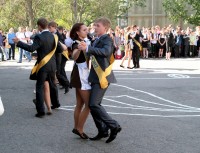 Сегодня у одиннадцатиклассников - последний звонок (ФОТОРЕПОРТАЖ)