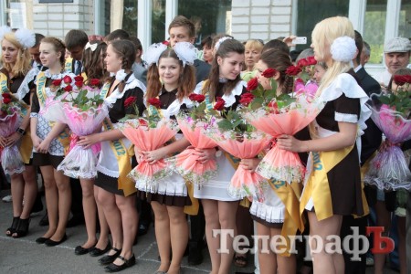Сегодня у одиннадцатиклассников - последний звонок (ФОТОРЕПОРТАЖ)