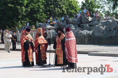 В Кременчуге в честь 67-й годовщины Победы прошел праздничный митинг (ФОТОРЕПОРТАЖ)