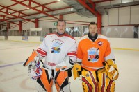 ХОККЕЙ. В напряженном матче молодёжь одержала победу над ветеранами.