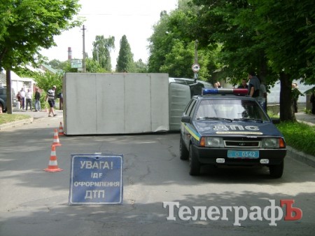 В центре Кременчуга внедорожник Nissan врезался в «ГАЗель» (ФОТО)