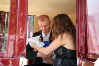 В Кременчуге роженицу встретили на карете с лошадьми (ФОТО, ВИДЕО)