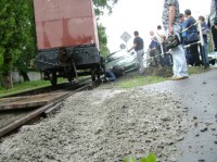 В центре Кременчуга автомобиль въехал под поезд (ФОТО)