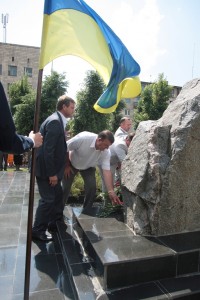 В Кременчуге почтили память жертв политических репрессий (ФОТОРЕПОРТАЖ)