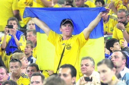 Кременчужане смогут смотреть матчи ЕВРО-2012 на широком экране, установленном на площади Независимости, - мэр