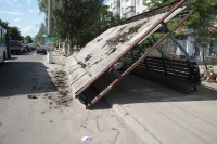 В Кременчуге упала остановка (ФОТО)