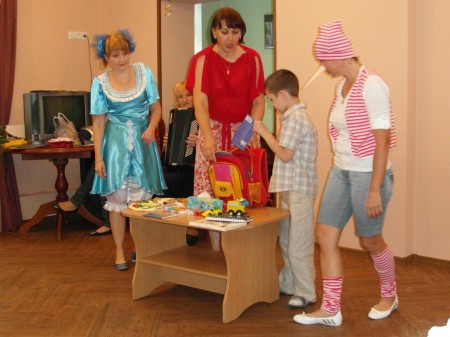 9 выпускников центра реабилитации детей-инвалидов пойдут в первый класс (ФОТО)