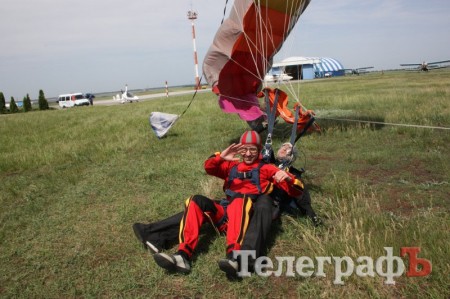 Первый прыжок с парашютом: четыре тысячи метров над землей (ВИДЕО)