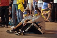 При просмотре матча Украина - Швеция кременчужане обнимались и танцевали (ФОТО)