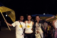 При просмотре матча Украина - Швеция кременчужане обнимались и танцевали (ФОТО)