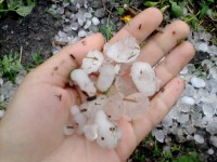 В Каменных Потоках падал град до 30 мм диаметром - МЧС