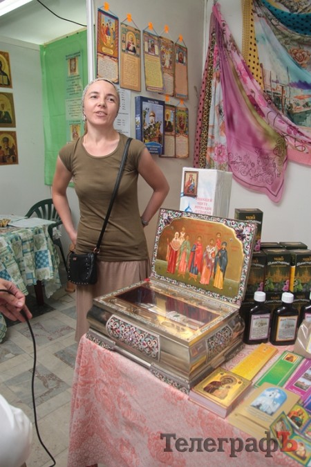 В Кременчуг привезли исцеляющие от пьянства и болезней иконы и святые мощи (Фото, ВИДЕО)