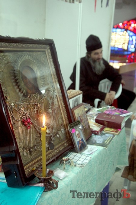 В Кременчуг привезли исцеляющие от пьянства и болезней иконы и святые мощи (Фото, ВИДЕО)