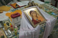 В Кременчуг привезли исцеляющие от пьянства и болезней иконы и святые мощи (Фото, ВИДЕО)