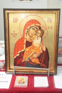 В Кременчуг привезли исцеляющие от пьянства и болезней иконы и святые мощи (Фото, ВИДЕО)